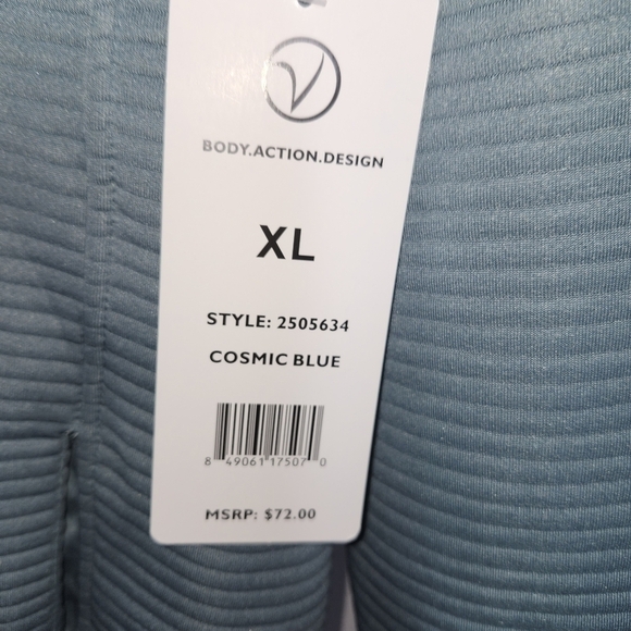 NWT Women Blue lightweight spandex jacket. - Picture 4 of 4